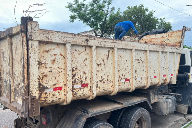 Operação da Agefis resultou na apreensão de 36 mil litros de resíduos sólidos