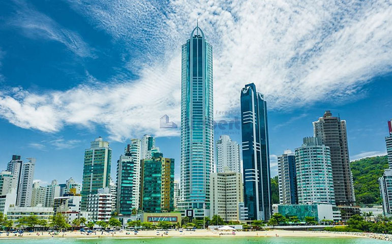 Em 5º lugar no Brasil, temos o Infinity Coast, com 234 metros. Ele começou a ser construído em 2013 - o que mostra que faz tempo que a cidade se planejou para chamar atenção pelos empreendimentos gigantescos. O edifício foi inaugurado em 2019. São 66 anda