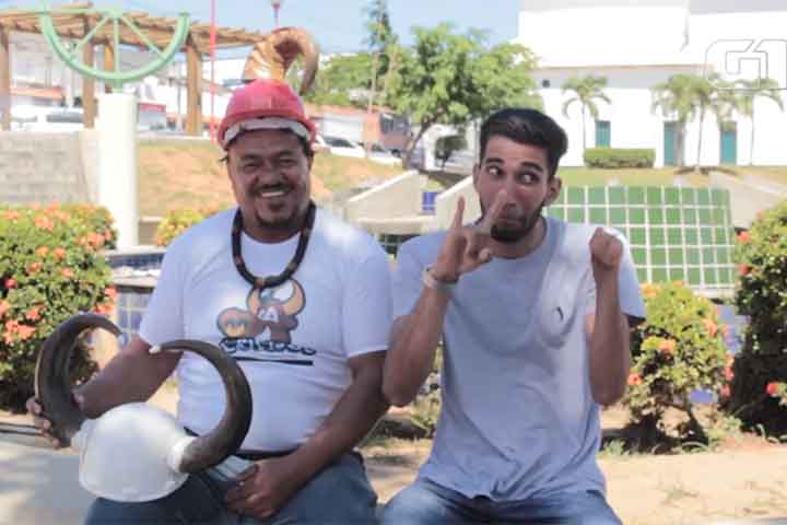 A Associação dos Cornos de Lauro de Freitas, na região metropolitana de Salvador, surgiu em 2011 como brincadeira, mas transformou-se em um trabalho social sério. 

