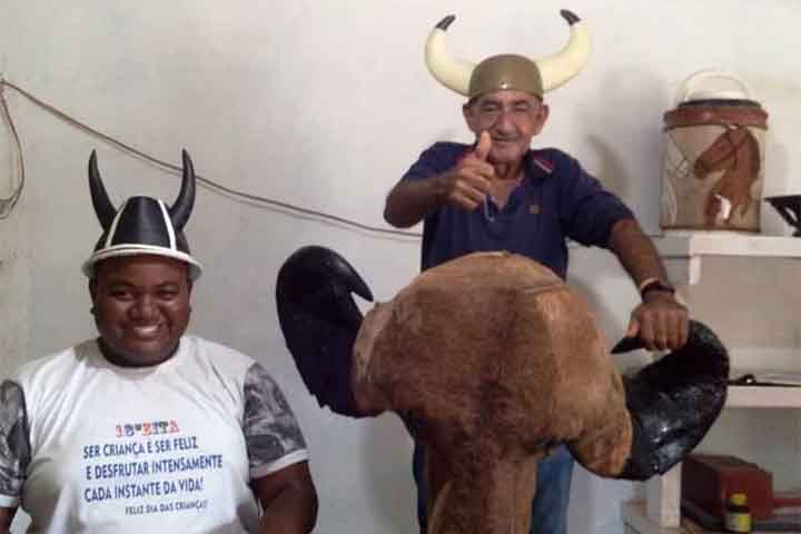 Em 2007, foi criada a Associação dos Cornos de Peixoto de Azevedo, no Mato Grosso. O grupo promove eleições presidenciais e, segundo Claudimar Ferreira Santana, idealizador da entidade, para se associar basta “ter a sensação de que foi traído”. 
