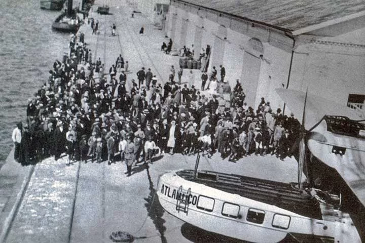 Antes de Porto Alegre, Otto Ernest tentou tirar seu sonho do papel em Recife e no Rio de Janeiro, mas só encontrou receptividade em território gaúcho. 
