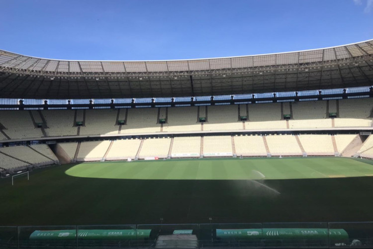 Arena Castelão passa por replantio para melhorar qualidade do gramado