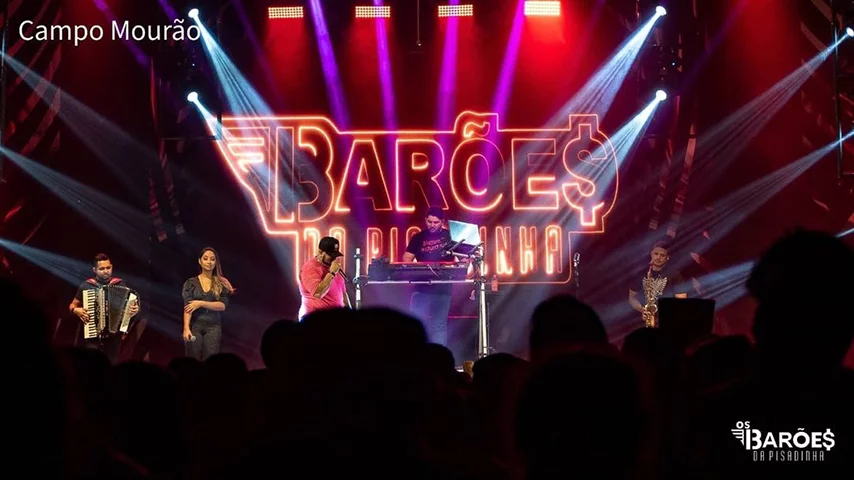 Esquema Preferido, dos Barões da Pisadinha, dupla baiana de forró e tecnobrega, passou dos 300 milhões de visualizações sem dificuldade. Assim como o sertanejo Batom com Cereja. 