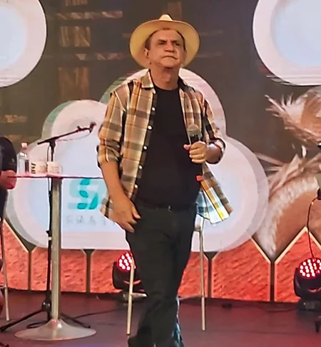  Nos anos 80, um grupo de artistas regionais se destacou por manter o forró em estilo mais tradicional: Alcimar Monteiro, Jorge de Altinho e Petrúcio Amorim, entre outros. 