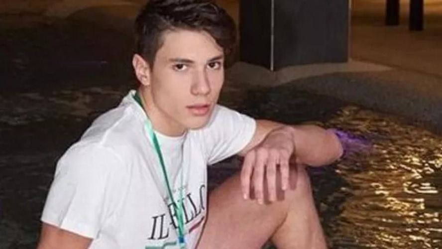 Em várias postagens, o futuro padre faz reflexões sobre o peso da imagem na sociedade moderna e questões relacionadas à essência humana. 