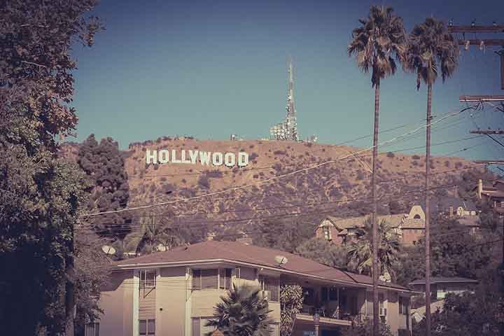 Na ocasião, 80% da produção cinematográfica mundial teria seu epicentro em Hollywood. Esse foi o eixo da estratégia para promover a urbanização, e o letreiro luminoso no topo do cânion Beachwood foi a última de suas peças, disse o professor Braudy à BBC