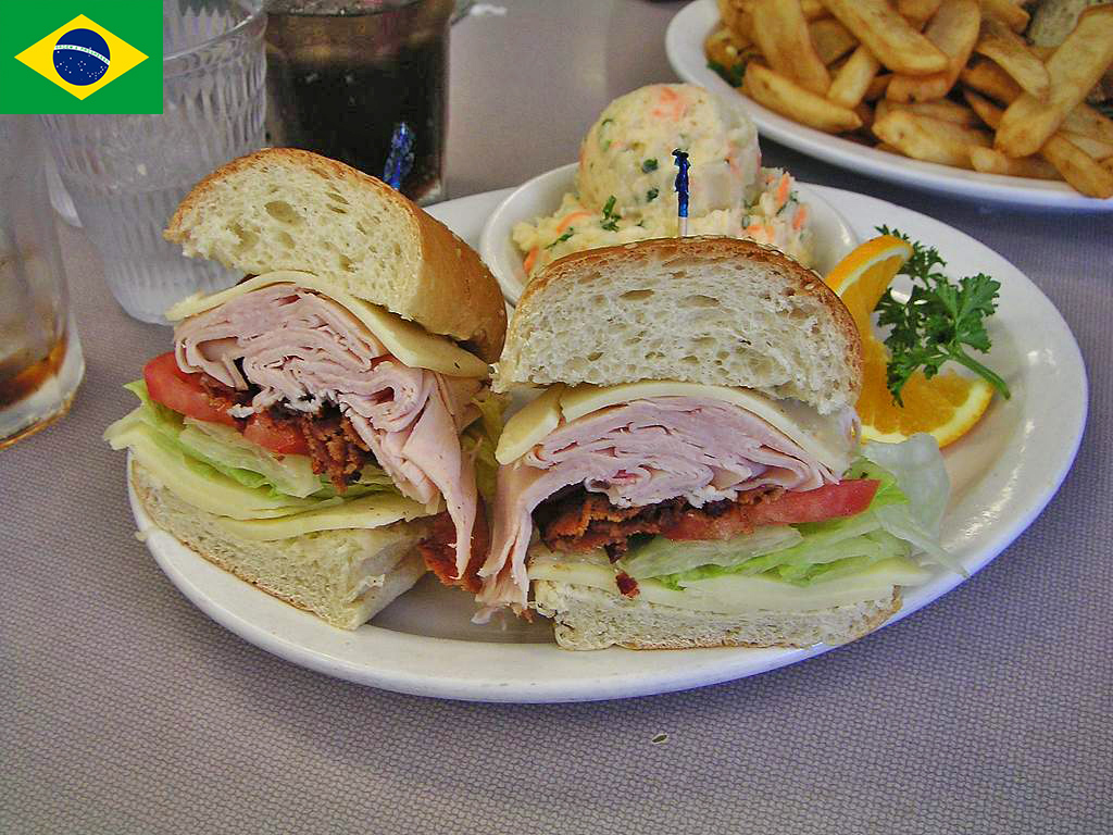 Algumas lanchonetes substituem o rosbife por presunto e anunciam como Bauru. Mas não é.  