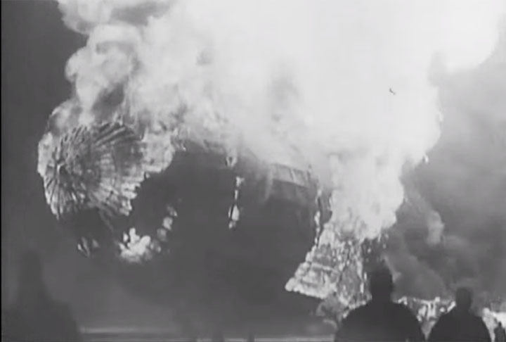 O fogo consumiu o Hindenburg em questão de segundos, transformando-o em uma massa de destroços em chamas.