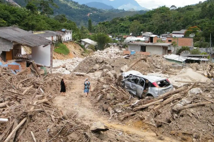 Há mais de 10 anos, chuvas devastaram a região serrana do Rio de Janeiro, deixando quase mil mortos