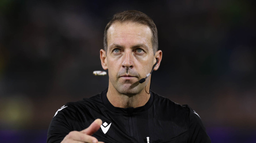 Árbitro Lucas Paulo Torezin no jogo entre Palmeiras e Internacional pela Série A