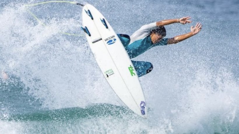 O jovem Pedro Rian já participou de diversos campeonatos  de surf e tem a vida completamente associada à modalidade esportiva. 