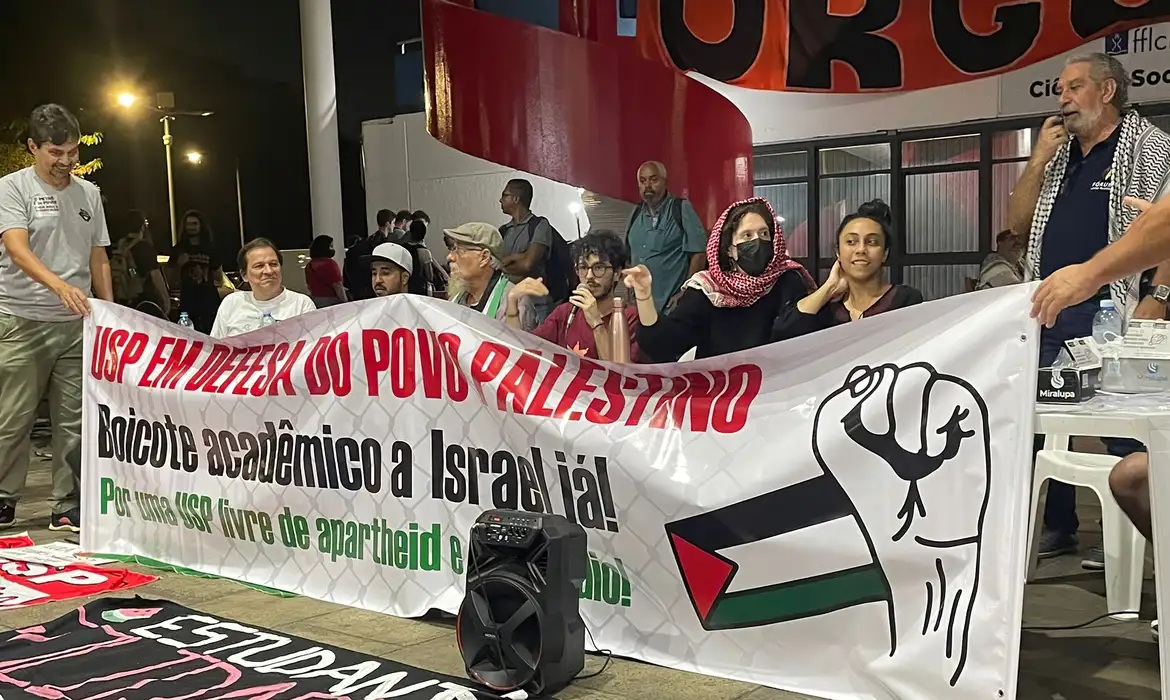 Manifestantes fazem ato pró-Palestina na USP 