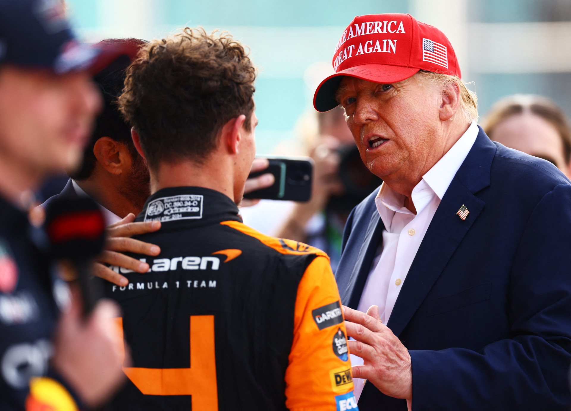 Lando Norris, piloto da McLaren, e Donald Trump, ex-presidente dos EUA, no GP de Miami de Fórmula 1 (Foto: Mark Thompson / GETTY IMAGES NORTH AMERICA / Getty Images via AFP)