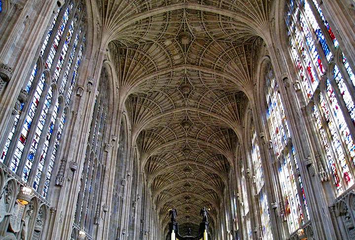 Capela do King's College (Cambridge, Inglaterra) - Tem 12 grandes janelas feitas de 1515 a 1531 por vidraceiros flamengos no reinado de Henrique VIII