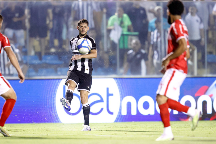 FORTALEZA, CEARÁ,  BRASIL- 06.05.2024: Facundo Castro. Ceará x CRB. Estádio Presidente Vargas. Campeonato brasileiro série B. (Foto: Aurélio Alves)