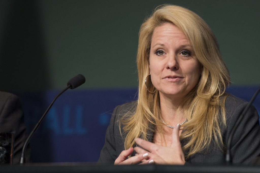 Em uma entrevista dada à revista TIME em 2020, Gwynne Shotwell, presidente da empresa, declarou que a conectividade é crucial para estabelecer um acampamento humano real em Marte.