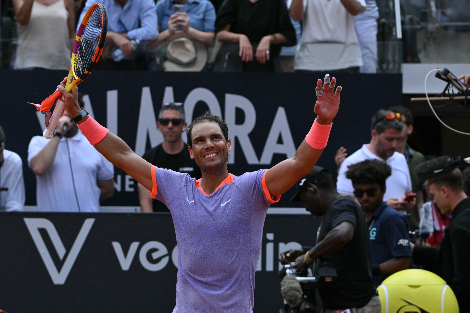 Rafael Nadal comemora vitória no Masters 1000 de Roma (Foto: Andreas SOLARO / AFP)