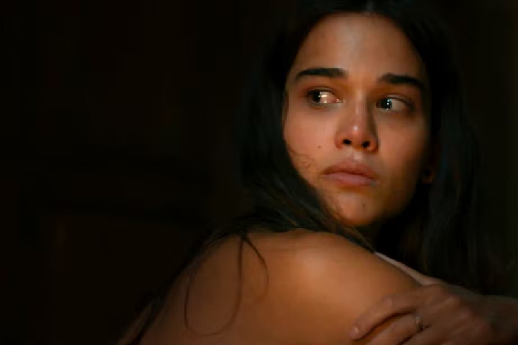 Mariana tem um conflito interno entre a atração por João Pedro e a paixão por José Inocêncio