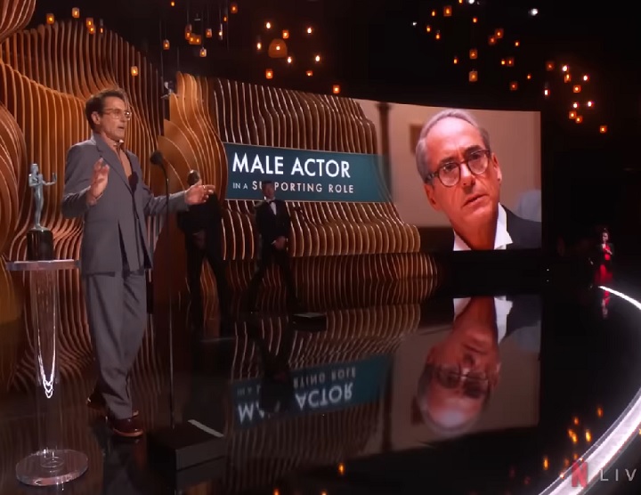 Agora em 2024, 16 anos depois da última indicação, o ator já chegou ao Oscar como favorito depois de ter ganhado prêmios no Globo de Ouro, Critics Choice, Bafta e SAG Awards.