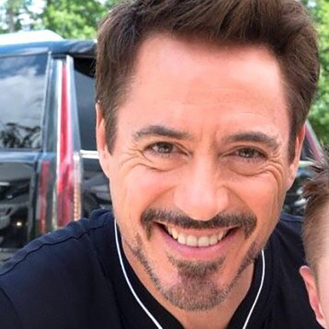 O ator americano Robert Downey Jr., famoso principalmente por ter vivido o herói Homem de Ferro nos filmes da Marvel, faz 59 anos neste 4 de abril de 2024.