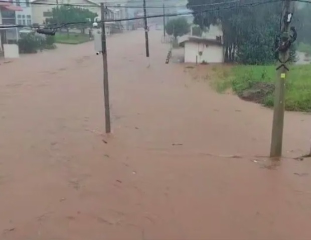 No total, segundo o balanço, há 337.346 abrigadas nas casas de amigos ou parentes, além de outras 70.772 pessoas que estão sendo acolhidas em abrigos.