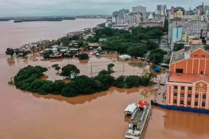 Antes da cheia atual, o recorde anterior havia sido em 1941, quando o rio atingiu 4,76 metros.