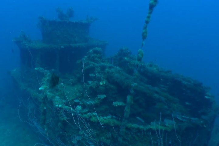 O USS Saratoga acabou afundando depois de dois testes nucleares. Ele está a 54 metros de profundidade e muitas das suas partes ainda não puderam ser exploradas. O local tornou-se um habitat para diversas espécies marinhas.