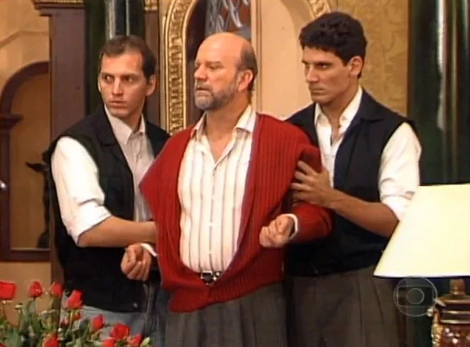 Inclusive, o serial killer utilizou elementos do horóscopo chinês para definir quem seriam seus alvos. Os fãs arriscaram diversos palpites, mas na reta final da novela se tornou público que o responsável era Adalberto, papel de Cecil Thiré.