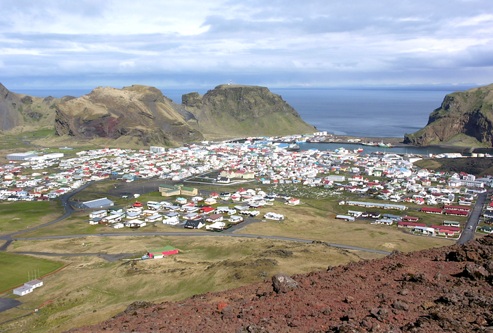 Vestmannaeyjar ainda abriga o Museu Eldheimar, que conta a história da erupção vulcânica de 1973 que atingiu a ilha.
