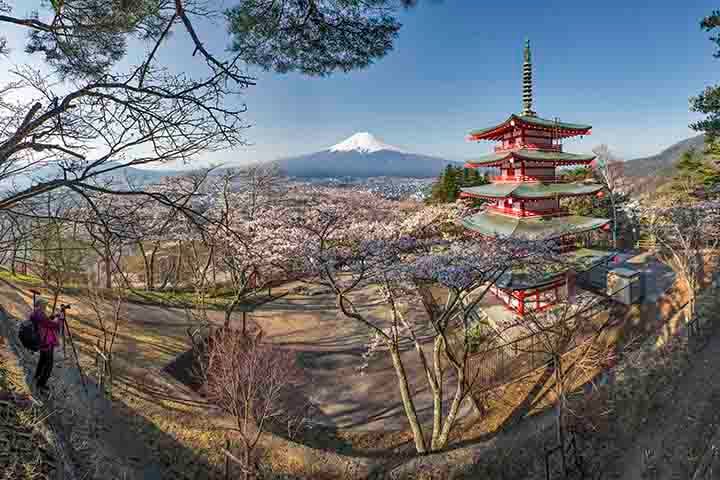 O sítio do Patrimônio Mundial também inclui trilhas especiais de peregrinação até a montanha, há muito tempo usadas pelos monges em busca de realização espiritual.