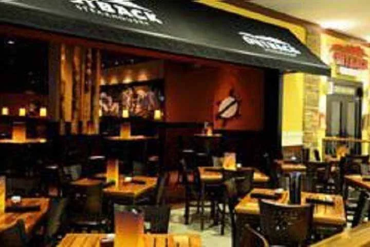 A matéria destacou o fato de no Brasil o Outback ser um “marco cultural”, com as pessoas o frequentando não apenas para comer, mas para promover celebrações, como aniversário e outras datas importantes, o que não acontece nos Estados Unidos. 
