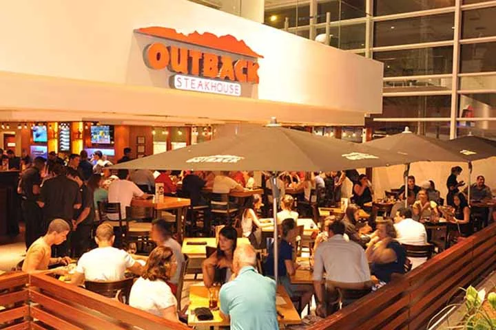 Em comunicado, a Bloomin’ Brands explicou que avalia “alternativas estratégicas para as operações da companhia no Brasil que tenham o potencial de maximizar valor para nossos acionistas, incluindo, mas não se limitando, a uma possível venda das operações”