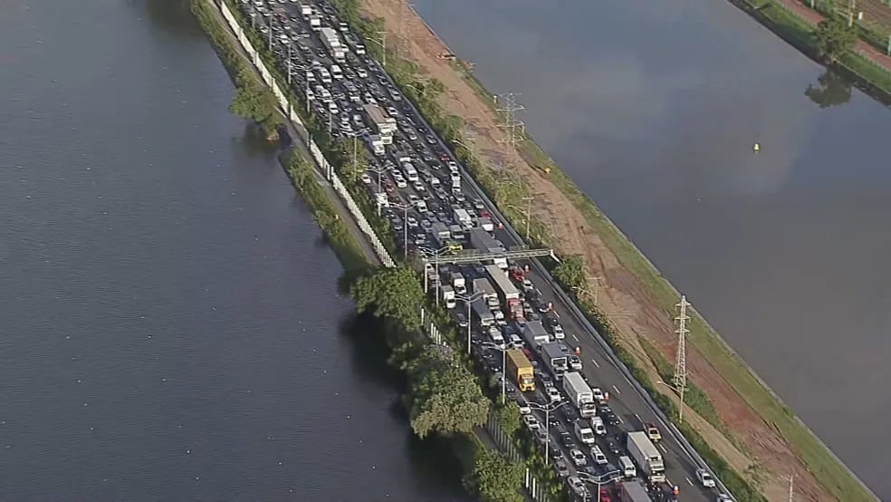 Esse congestionamento tornou-se recorde ao superar a marca de 1.349 km registrada em 14/9/2023 na capital paulista, 