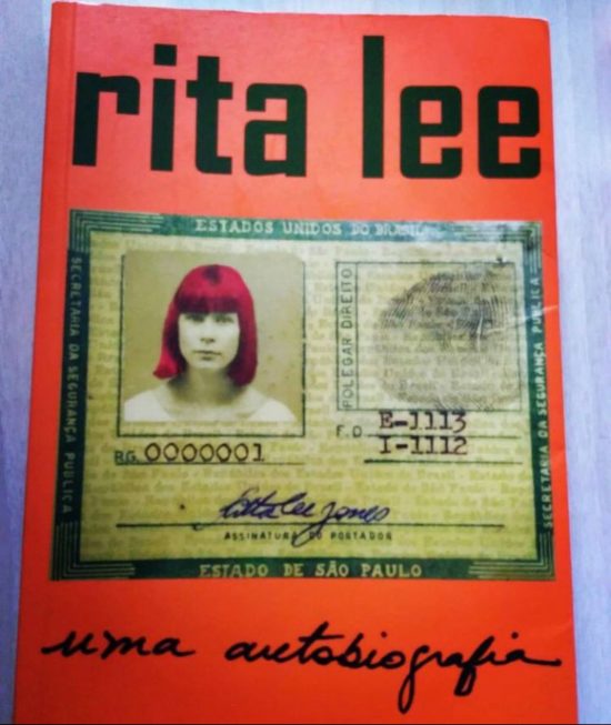 Em “Rita Lee: uma biografia”, lançado em 2016, a cantora revelou diversos segredos da carreira e da vida pessoal, inclusive um caso de abuso sexual que sofreu quando ainda tinha seis anos de idade.