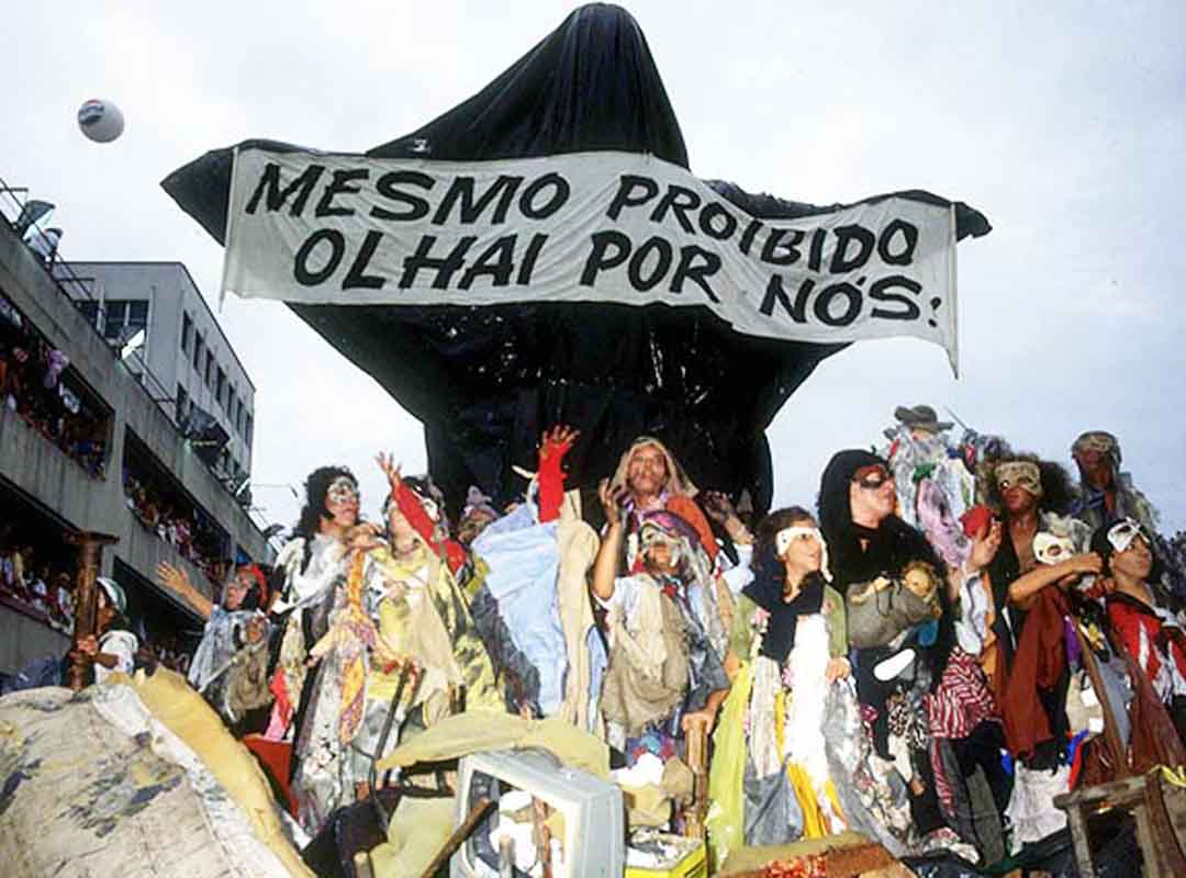 O reencontro com Joãozinho Trinta novamente entrou para a história. Foi em 1989, que o célebre carnavalesco trouxe para avenida o enredo Ratos e Urubus larguem minha fantasia, o que se tornou um dos mais emblemáticos desfiles da história da Sapucaí. 