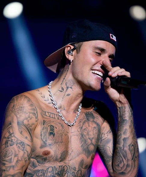 O último disco lançado pelo cantor, Justice, em 2021, recebeu elogios da crítica e incluiu canções que fizeram sucesso como Peaches, Lonely e Hold On.