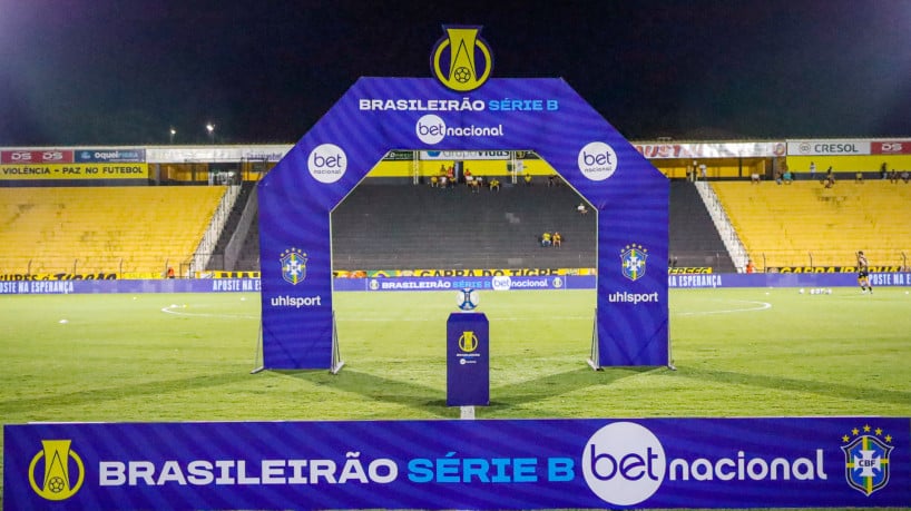 Placa e bola do Campeonato Brasileiro Série B 2024 