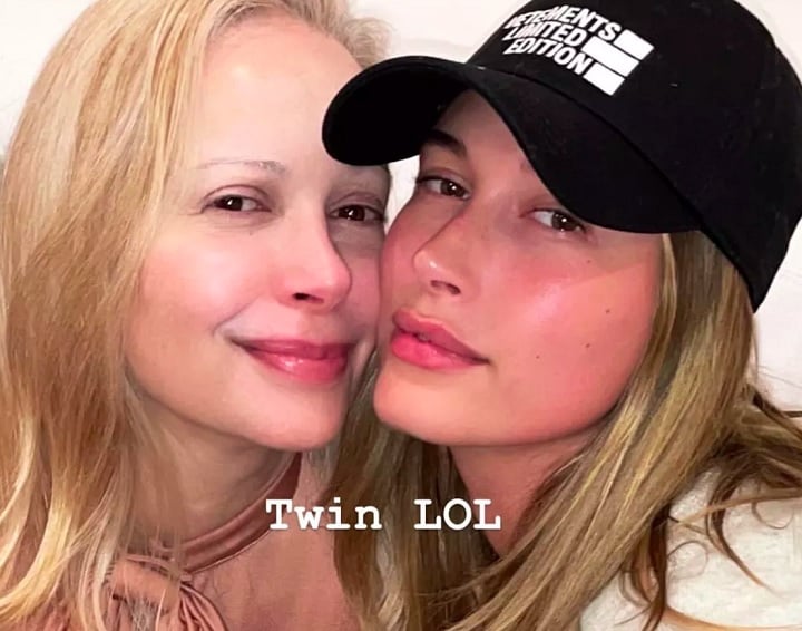 Hailey é filha da designer brasileira Kennya Deodato (foto) e neta do pianista e produtor carioca Eumir Deodato, que fez parte do movimento da Bossa Nova e do samba jazz.