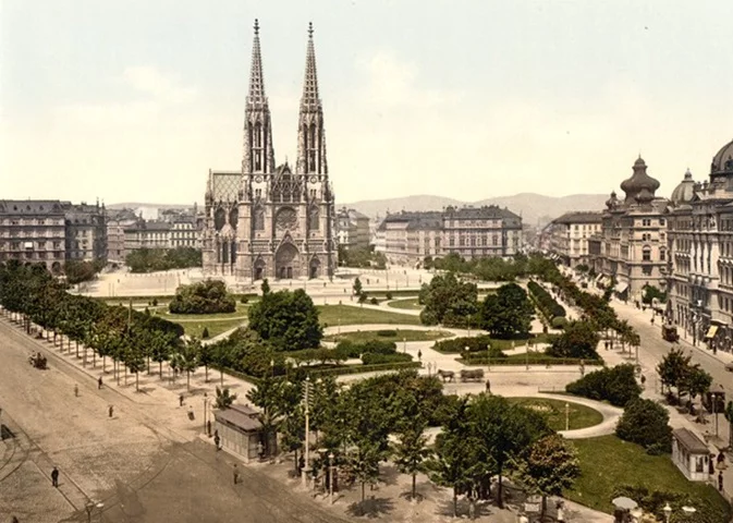 A história de Viena também é riquíssima, como capital do Sacro Império Romano-Germânico e capital do Império Austríaco.