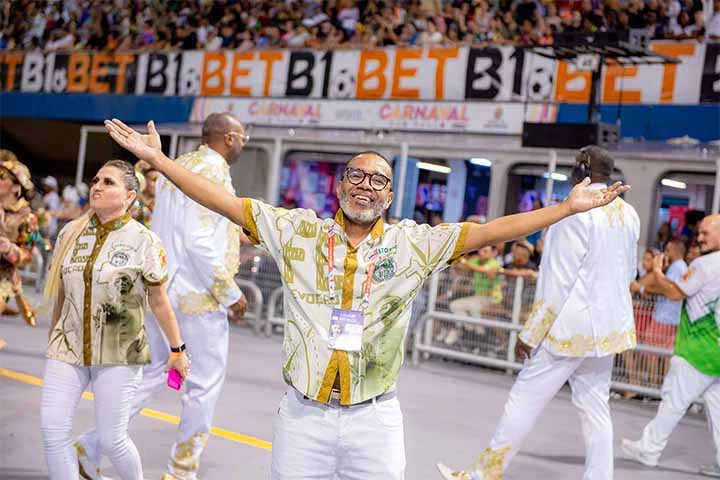 Benito é um dos maiores cantores em vendagem de disco da história da MPB. Sendo assim, esse legado será mostrado em forma de desfile, sendo traduzido em fantasias e alegorias. André Machado é o carnavalesco responsável pelo projeto.