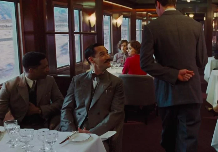 O arquiteto contou que uma das inspirações para construir o hotel desta forma foi a obra ficcional O Assassinato no Expresso Oriente. Um dos restaurantes inclusive, que tem vista para o Lago Swan, leva o nome do famoso detetive Poirot.