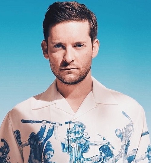 Tobey Maguire - O ator famoso na pele do Homem Aranha era vegetariano desde 1992 e tornou-se vegano em 2009. Ele publicou nas redes sociais: O veganismo é o futuro. É a única forma de garantir um futuro sustentável para nosso planeta e todos os seus habi