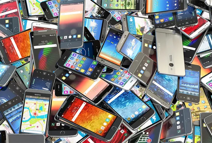 Telefonia  - Celulares estão entre os itens mais comuns para compras pela internet. E seus acessórios também. O tripé para celular é um must diante da febre dos vídeos de Tik Tok.  