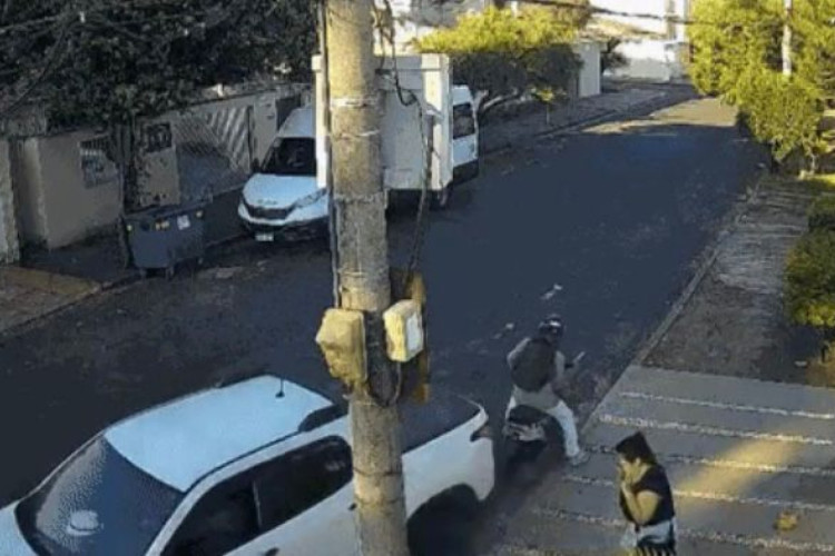 Imagens flagraram momento que homem atropela suspeito de assalto em Minas Gerais 