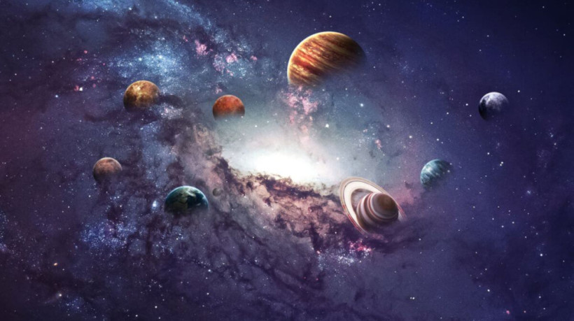 Astrologia ajuda a compreender a linguagem cósmica (Imagem: Vadim Sadovski | Shutterstock) 