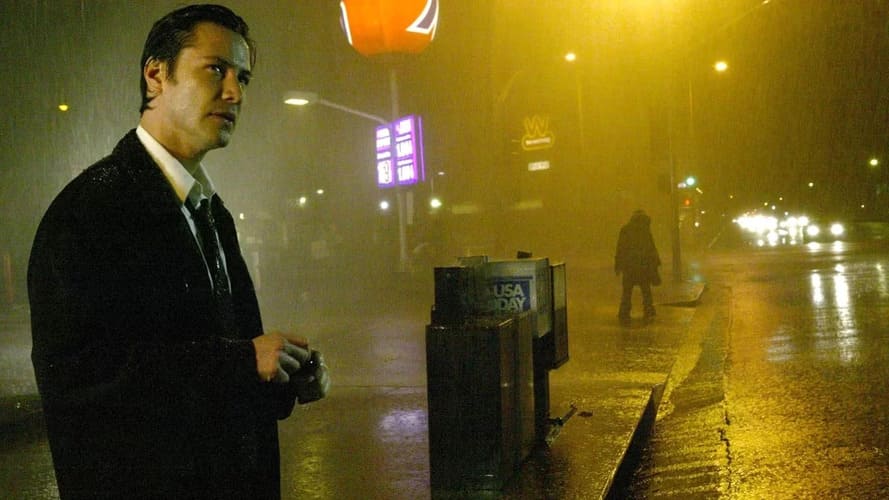 O primeiro filme Constantine foi baseado nos quadrinhos Hellblazer da DC Comics e arrecadou R$ 200 milhões em bilheteria ao redor do mundo