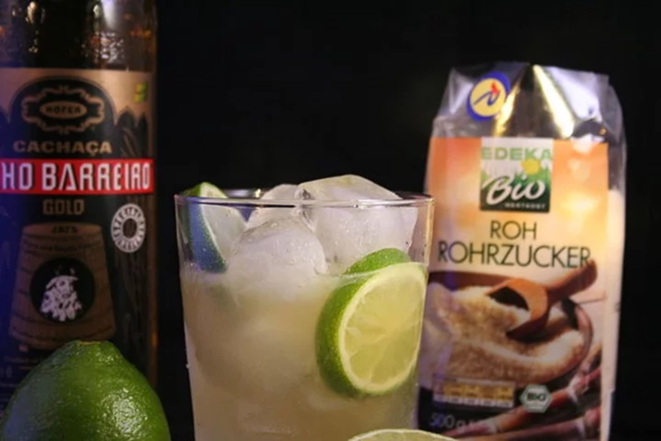 A bebida que une açúcar a outros ingredientes seria um reflexo da força da cultura canavieira na região. Nos eventos da elite, a bebida era servida com frequência, substituindo uísque e vinho importados.