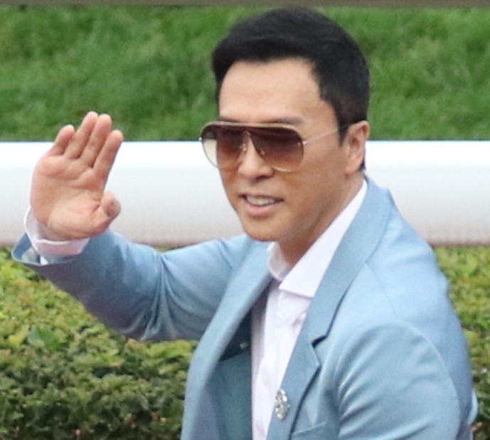 Além disso, Donnie Yen é embaixador da Save the Children, uma instituição de caridade que atua no mundo todo.