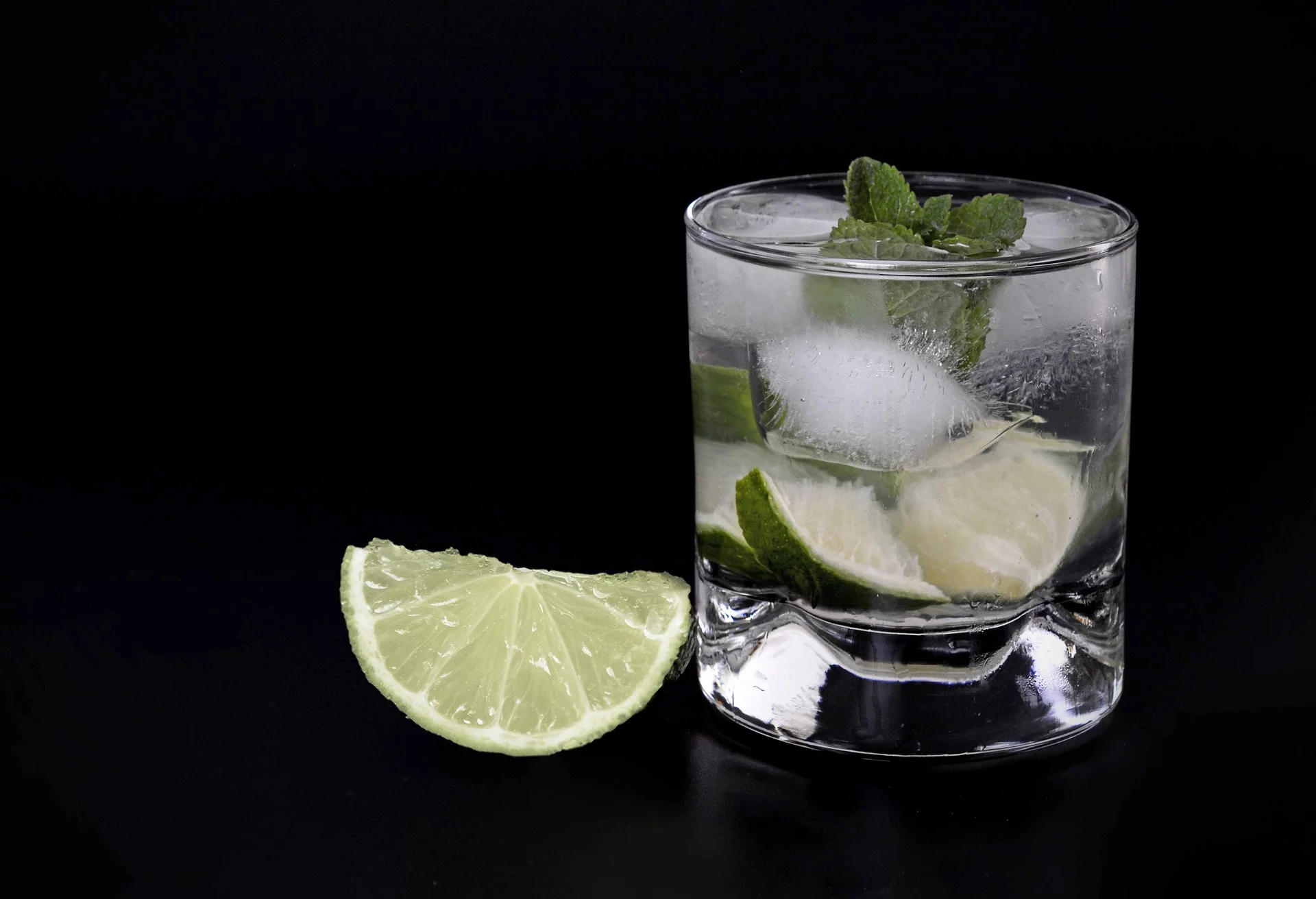 A Caipirosca, uma variação da caipirinha que substitui a cachaça por vodka, ficou em 29º lugar no ranking.
