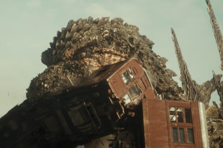 O monstro gigante representava a fúria da natureza e o potencial destrutivo da tecnologia humana.